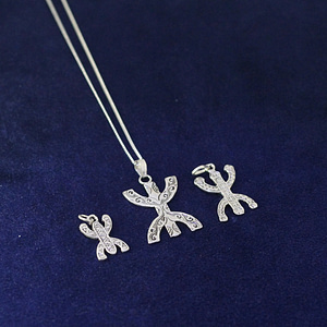 Yaz freedom necklace Tifinagh amazigh Symbole