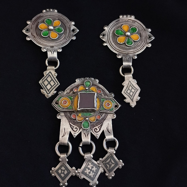Isni The Name Of Berber Headdress Vintage | Celebrating Amazigh and Berber Heritage | Rare jewelry